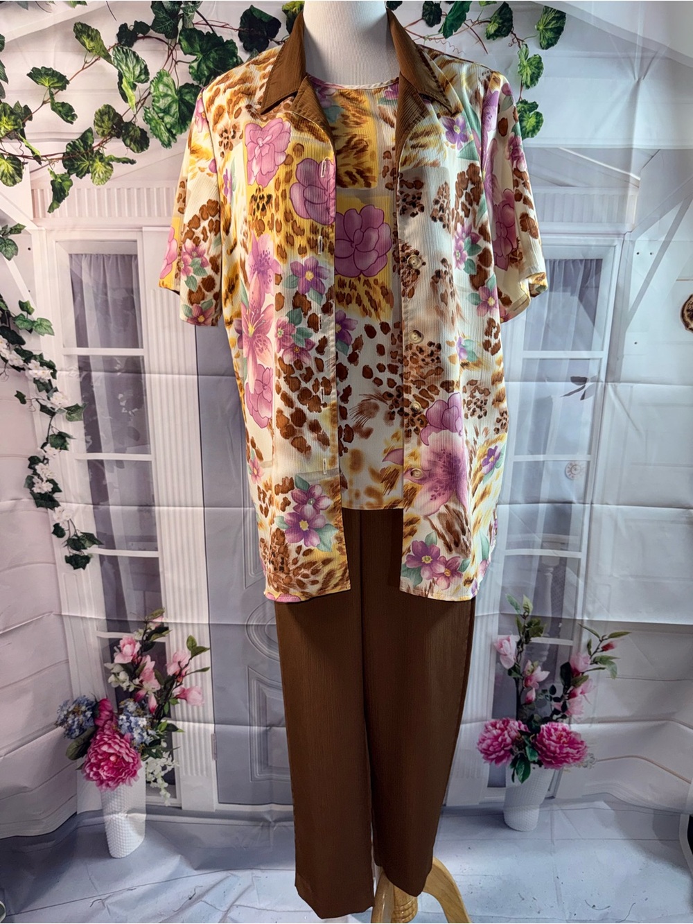 2006-Vintage Maggie Sweet 2-Piece Floral & Leopard Print Pantsuit in Brown & Pin